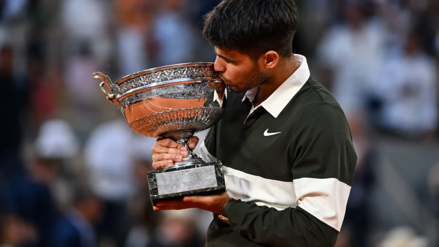 Carlos Alcaraz pays tribute to Jannik Sinner