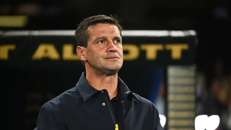 Inter, Cristian Chivu goes down flat on Sommer and Lautaro Martinez