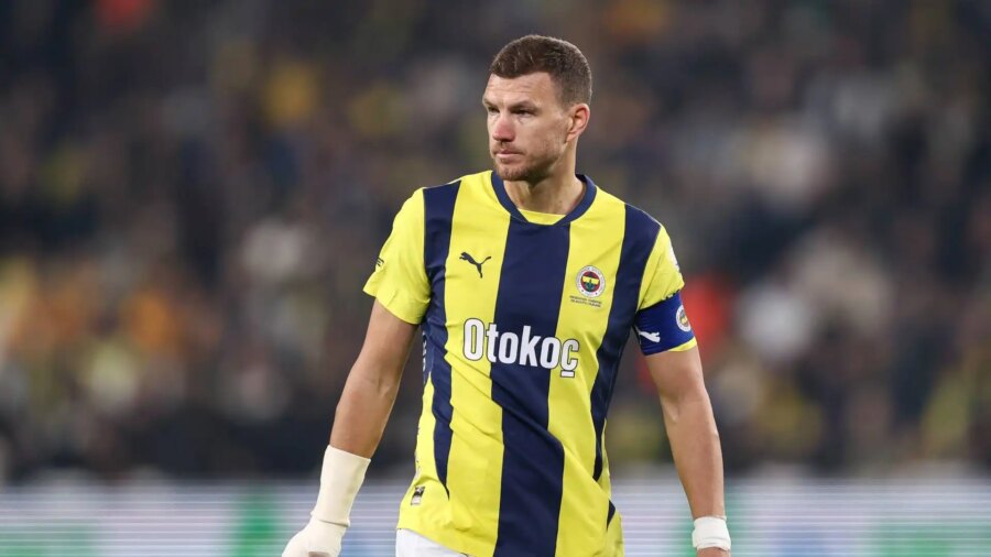 There&apos;s a queue for 39-year-old Edin Dzeko: Bologna in pole position