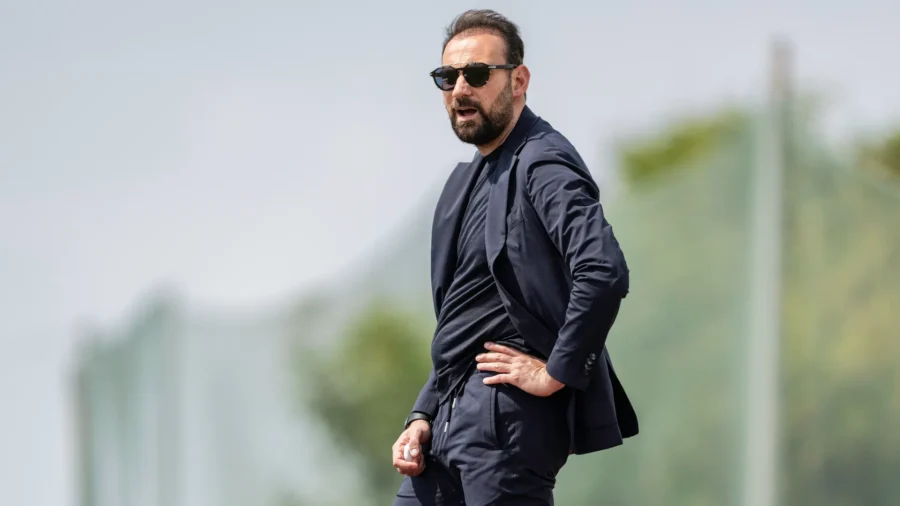 Napoli, surprise strike from Milan