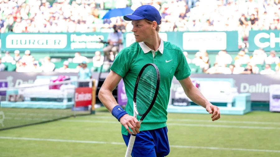 Halle, Jannik Sinner burns Alexander Bublik at the start: first set on file