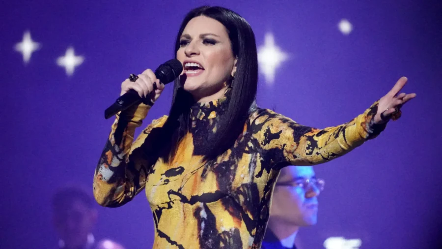 FIFA chooses Laura Pausini and Robbie Williams for new anthem