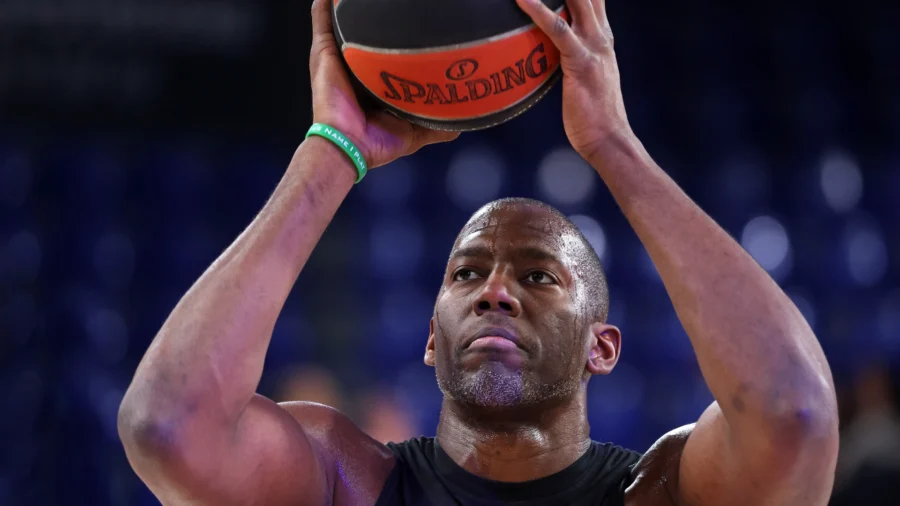 Bryant Dunston ready to load Olimpia Milano on his shoulders