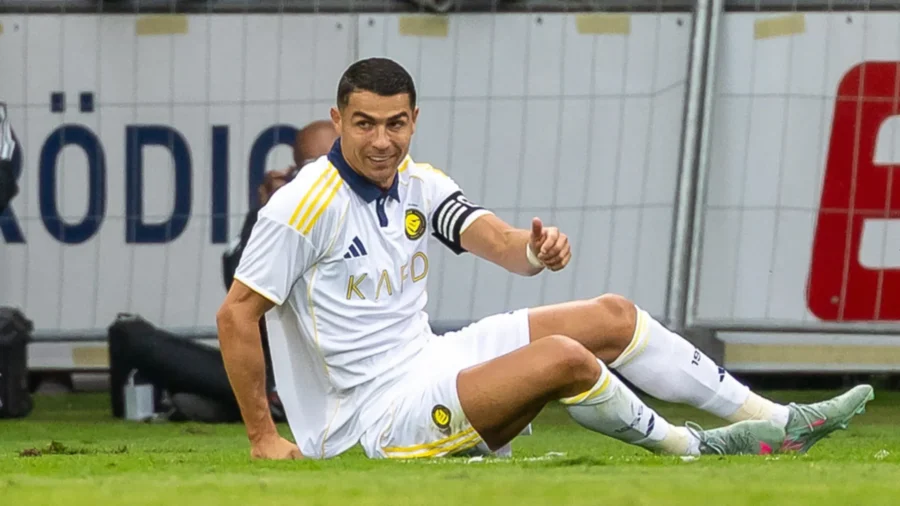 Cristiano Ronaldo does not lose his habit. But there’s a yellow