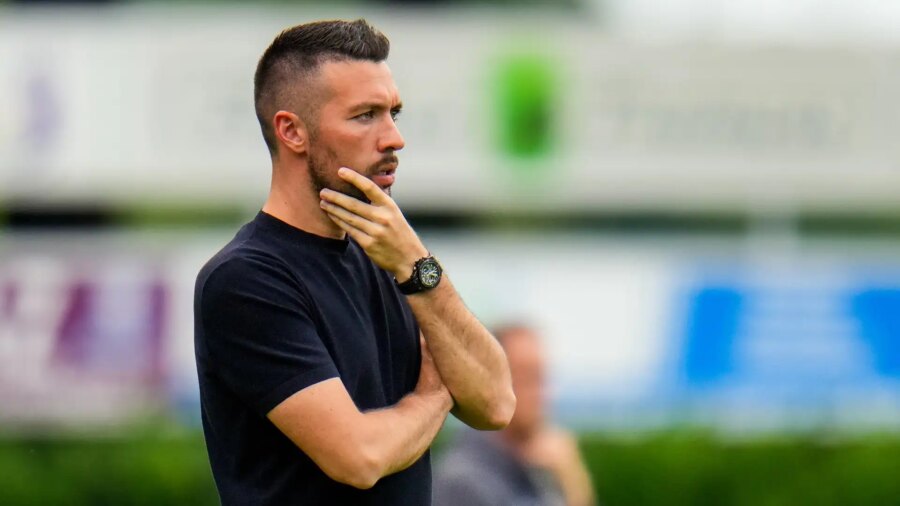 Francesco Farioli starts again at the Port