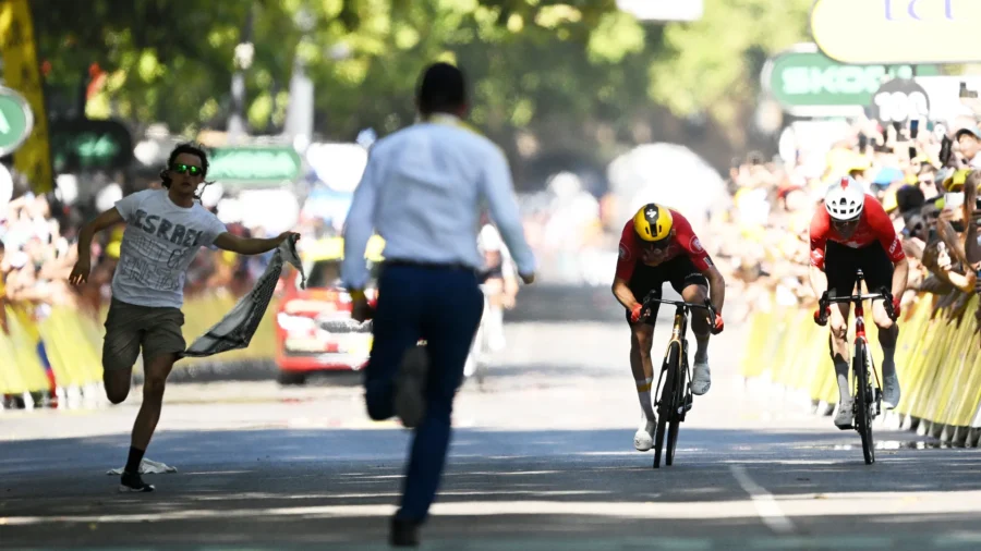 Tour de France: protester’s madness at the finish line. Abrahamsen wins, Pogacar falls.