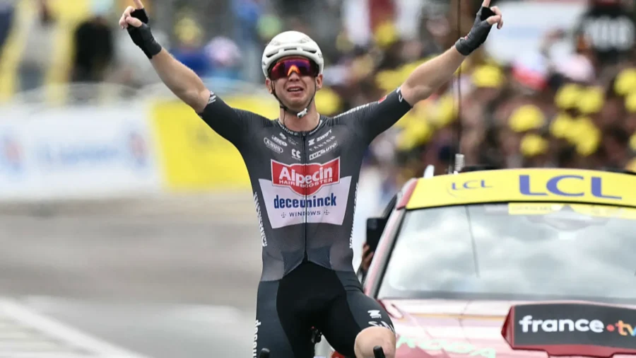 Kaden Groves surprises all, Tadej Pogacar and Jonathan Milan in celebration