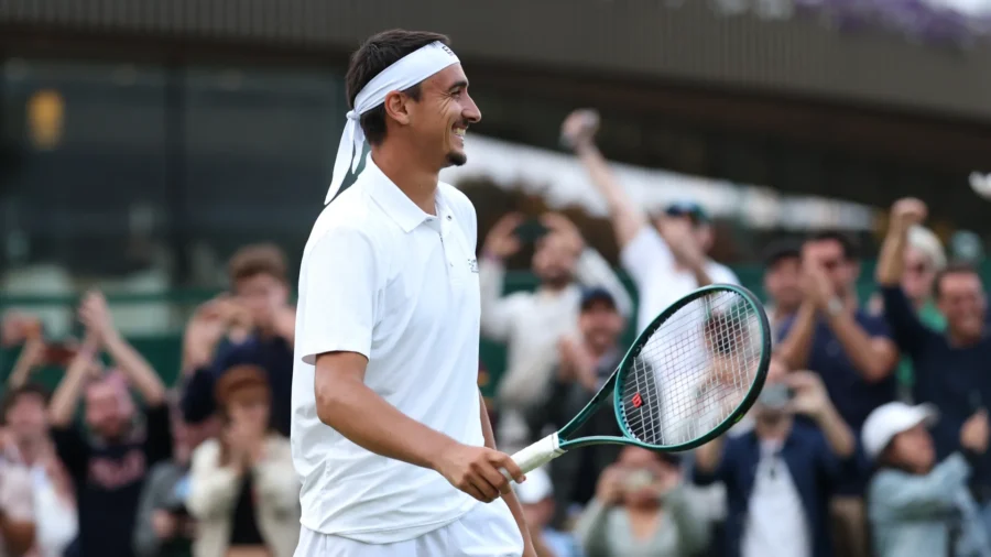 Three Italians in Wimbledon round of 16: Lorenzo Sonego qualifies after a five-hour marathon
