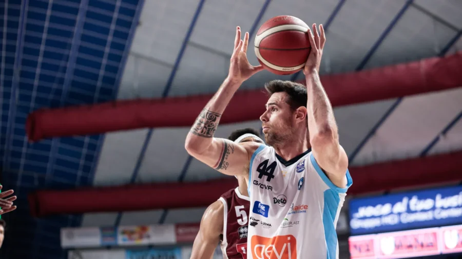 A former Pesaro and Napoli man for the&apos;Estra Pistoia