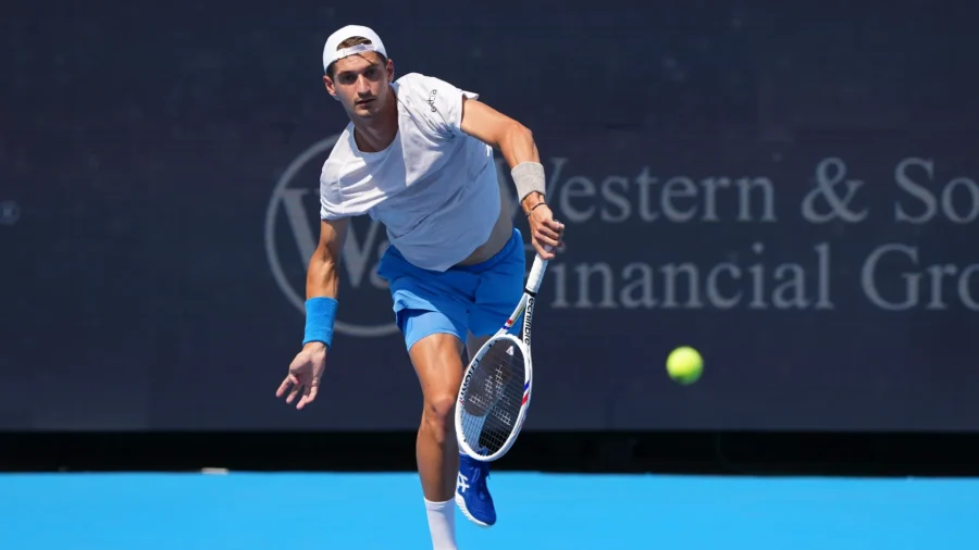 Terence Atmane spies Jannik Sinner before the match