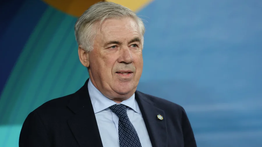 Carlo Ancelotti stands with Gianluigi Donnarumma and Gennaro Gattuso