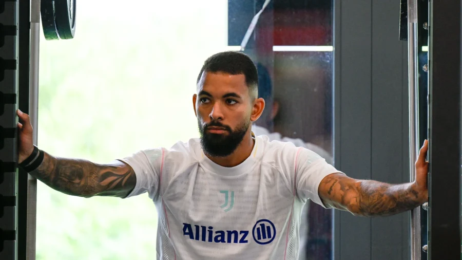 Juventus: Douglas Luiz divides fans: keep him or let him go?