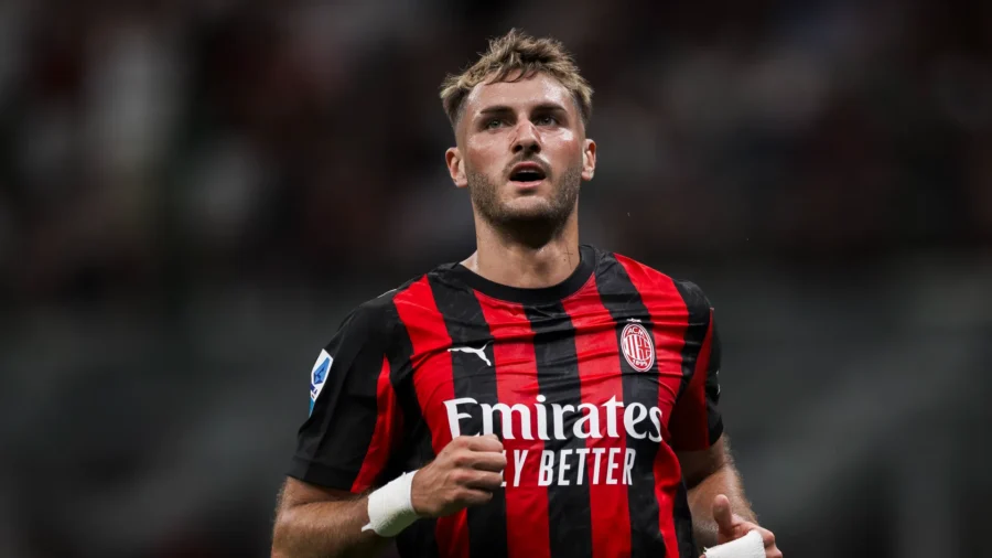 Milan market, Santiago Gimenez&apos;s agent comes out of the closet