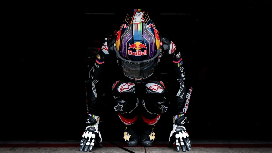 Jorge Martin extends his hand to&apos;Aprilia