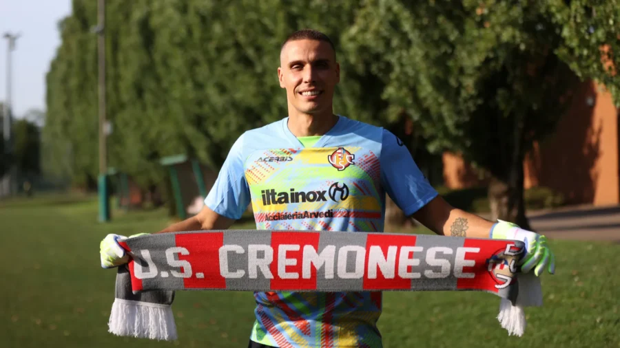 Marco Silvestri starts again with Cremonese.