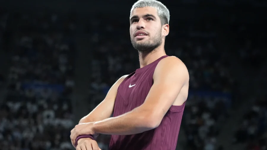 Carlos Alcaraz smiles on the court but doesn’t hide about ankle pain