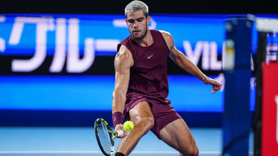 First the pain, then the reaction: Carlos Alcaraz passes the first round in Tokyo