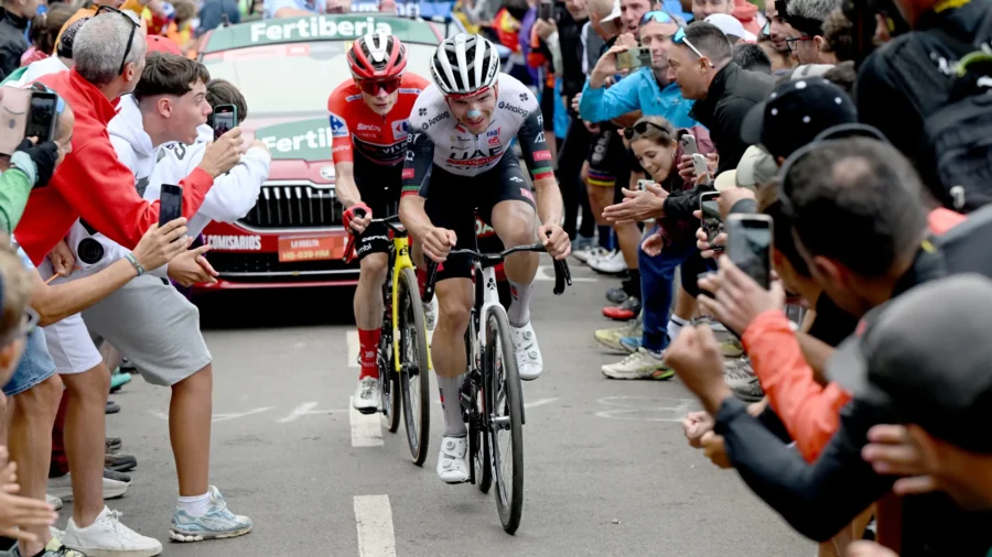 Vuelta, João Almeida beats Jonas Vingegaard in a great duel on the&apos;Angliru