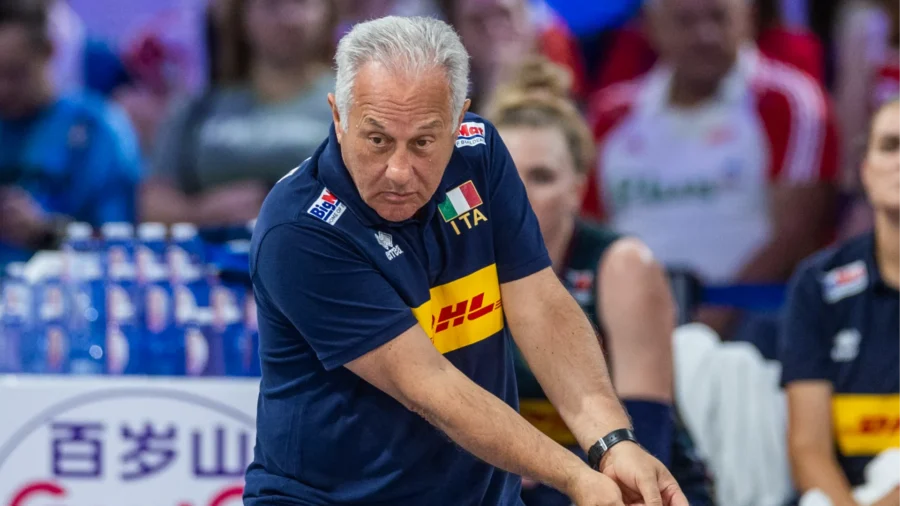 World Cup, Julio Velasco keeps his feet on the ground.