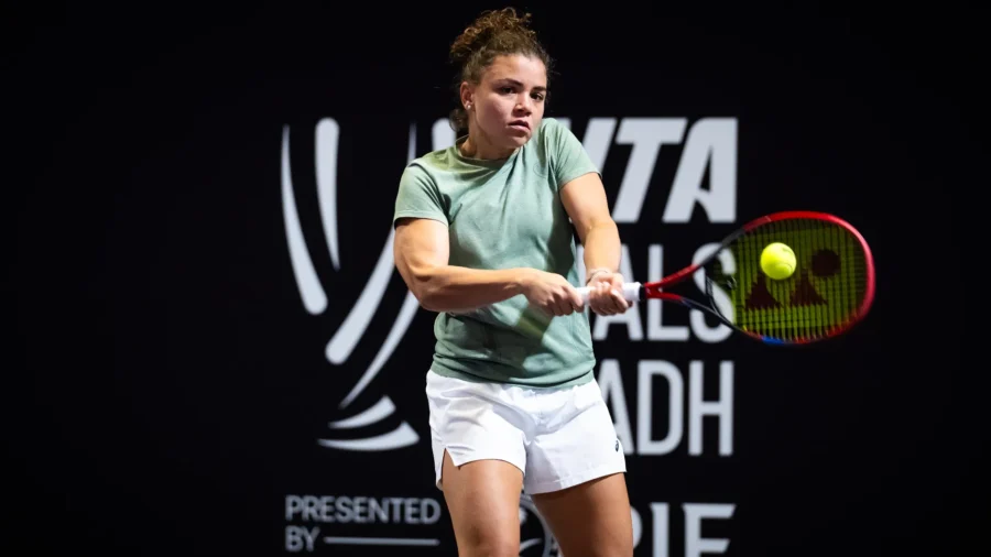 When Jasmine Paolini plays at the WTA Finals: background with Aryna Sabalenka