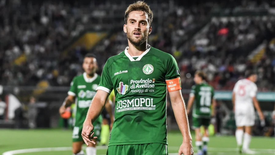 Serie B: Palmiero dell&apos;Avellino’s Palmiero and Samp coach Gregucci detained, fines for Bari, Juve Stabia and Padova