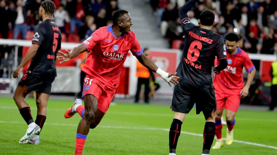 Champions League: PSG annihilates Bayer, Arsenal makes it four at&apos;Atletico. Manchester City ok