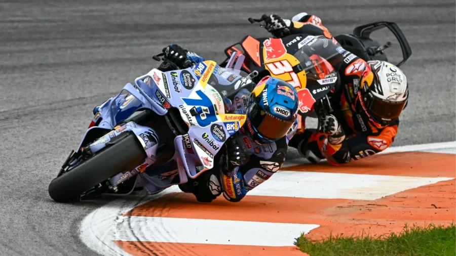 MotoGP Valencia: Alex Marquez triumphs, Bezzecchi makes a mistake at the start. Bagnaia nightmare