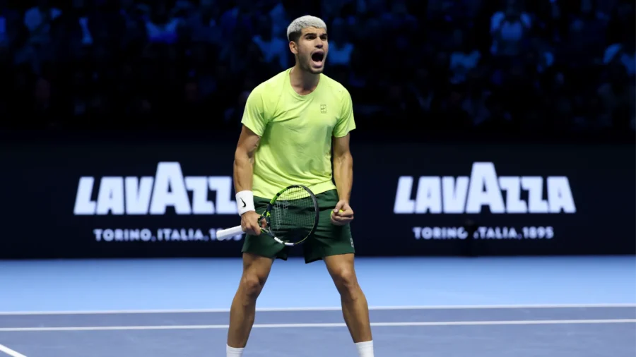ATP Finals, Carlos Alcaraz eliminates Lorenzo Musetti, goes to the semifinals and secures No. 1