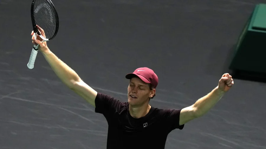 Jannik Sinner folds Felix Auger-Aliassime in Paris final and returns world No. 1