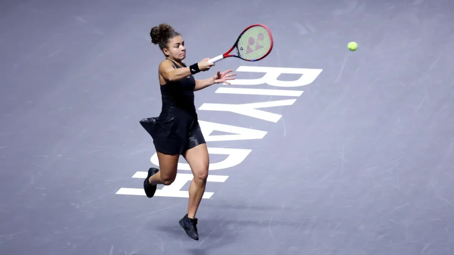 When Jasmine Paolini plays at the WTA Finals: background with Coco Gauff