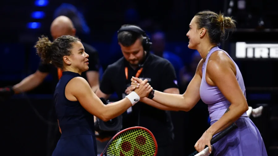 When Jasmine Paolini plays at the WTA Finals: background with Aryna Sabalenka