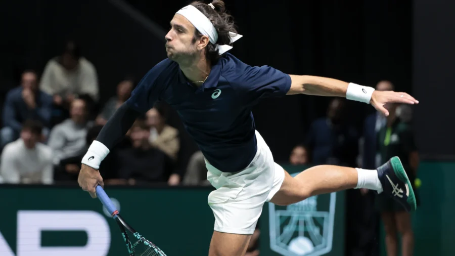 Lorenzo Musetti takes big risk with Stan Wawrinka, but ATP Finals dream remains alive