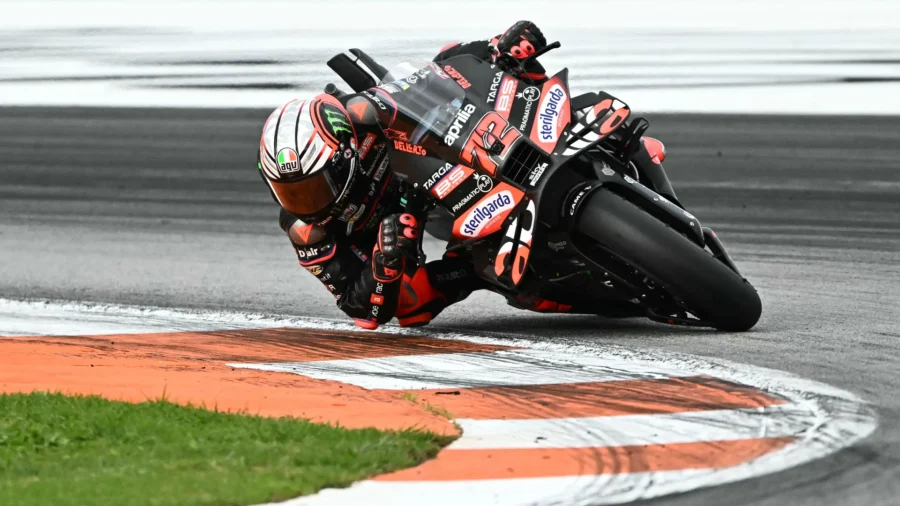 MotoGP Valencia: Bezzecchi triumphs, Aprilia one-two. Ducati chaos at the start, Bagnaia and Morbidelli knockout