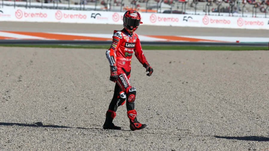 Ducati, Pecco Bagnaia ends his horrendous season in the gravel: fifth retirement in a row