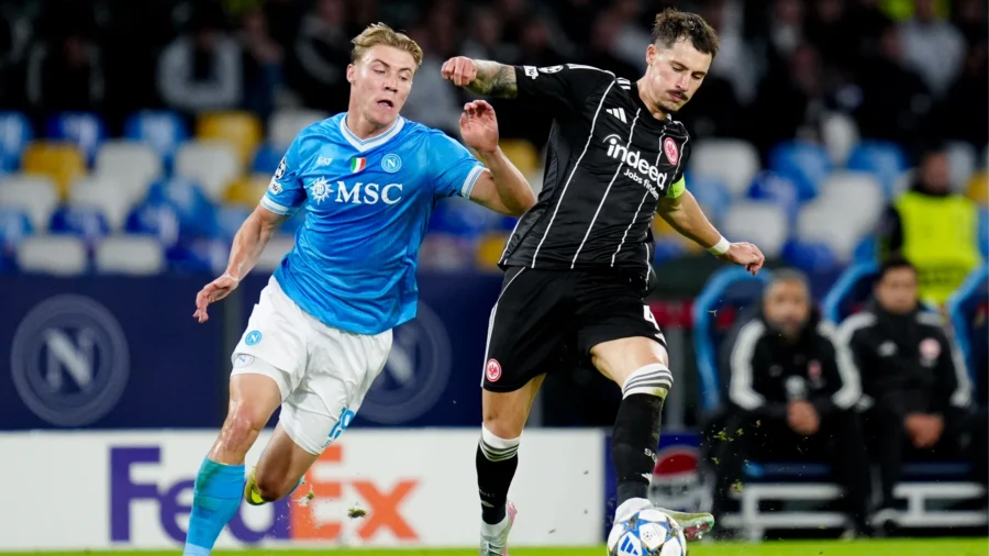 Napoli, attack doesn&apos;t get unblocked even in Champions League: ends in a scoreless draw with Eintracht Frankfurt