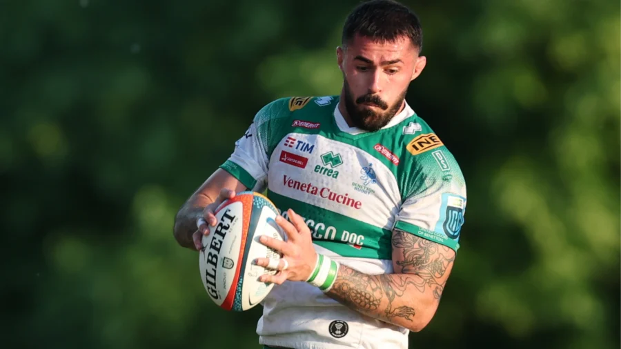 Benetton Rugby and Riccardo Favretto forward together