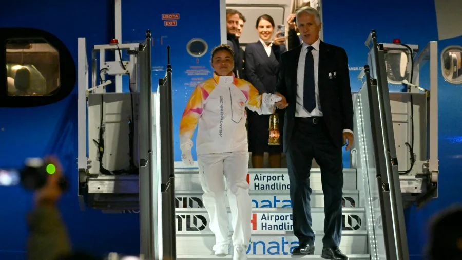 Milan-Cortina 2026, Jasmine Paolini in Italy with the Olympic flame: the excitement of the blue champion